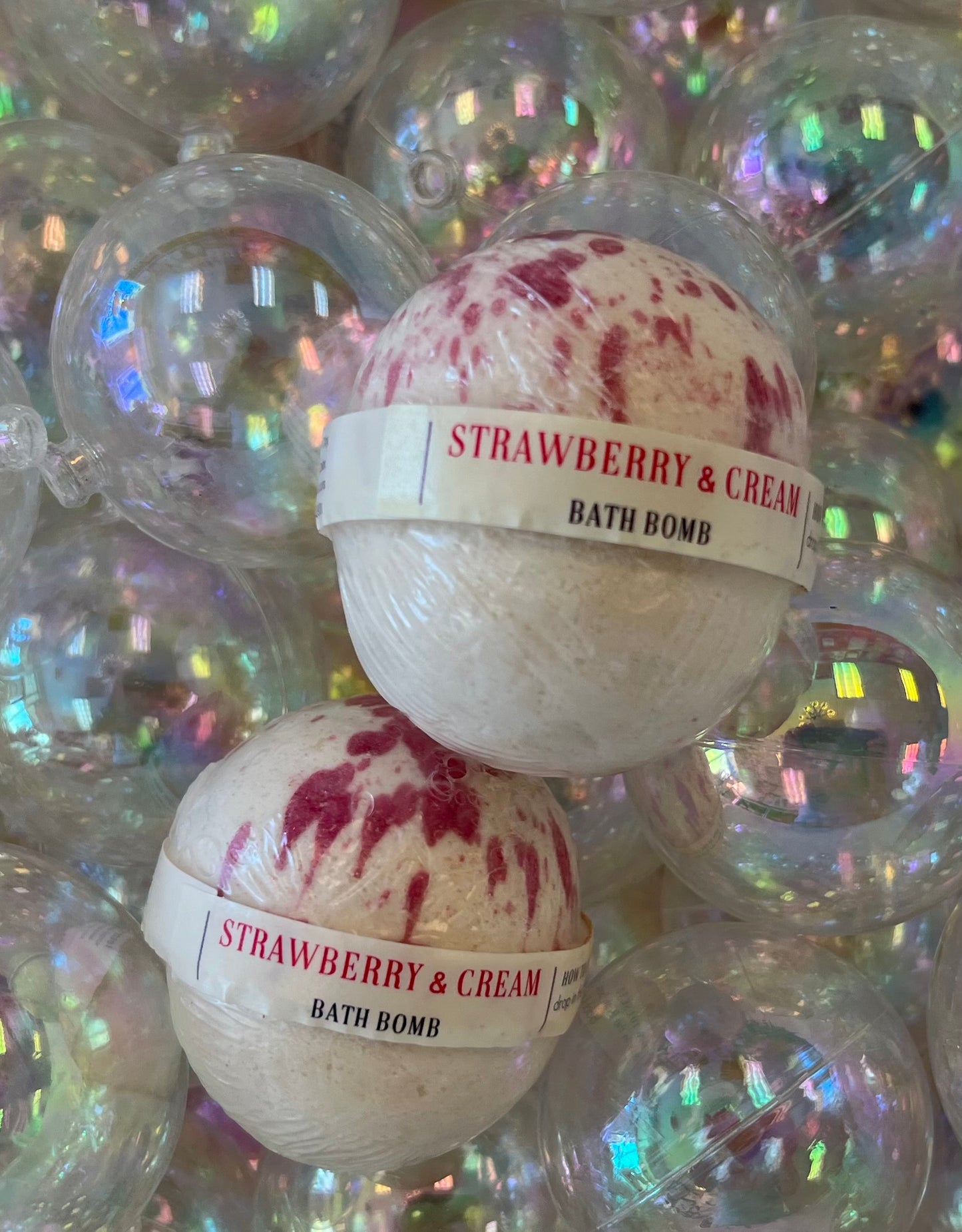 STRAWBERRYS AND CREAM BATH BOMB