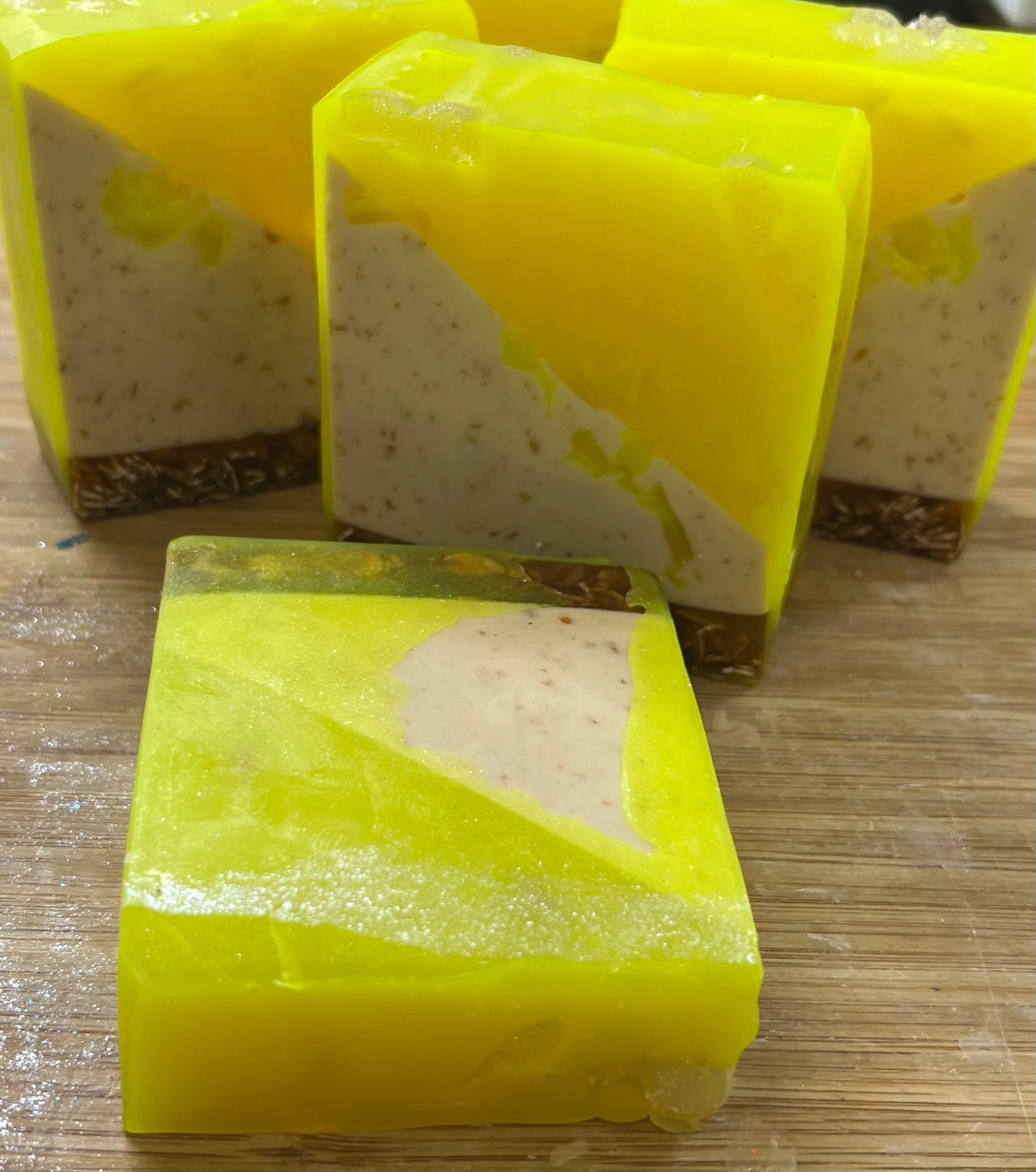 LIMONCELLO CREME CLEAR & OATMEAL SOAP