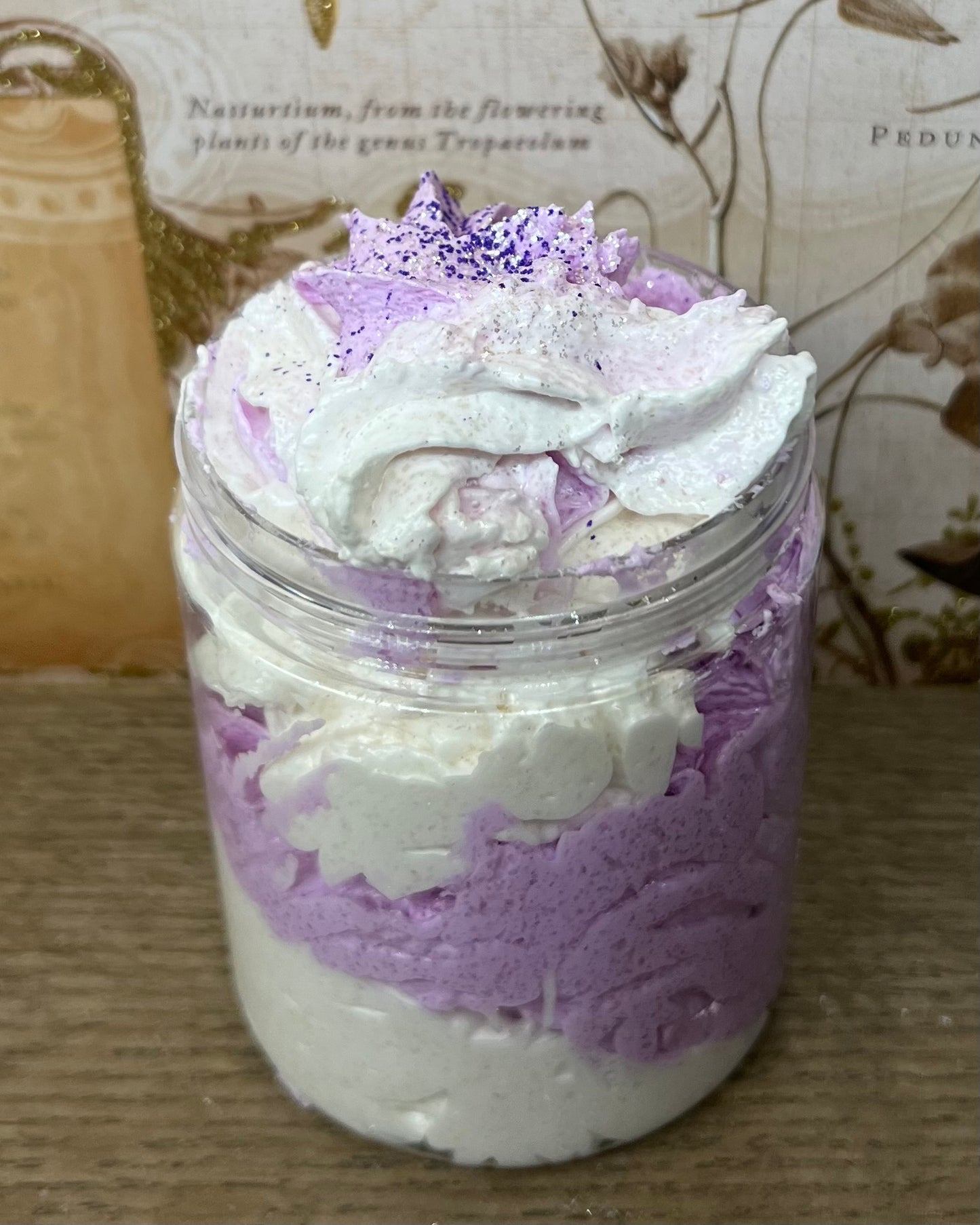 ESSENTIAL OIL LAVENDER FOAMING SURAG SCRUB.