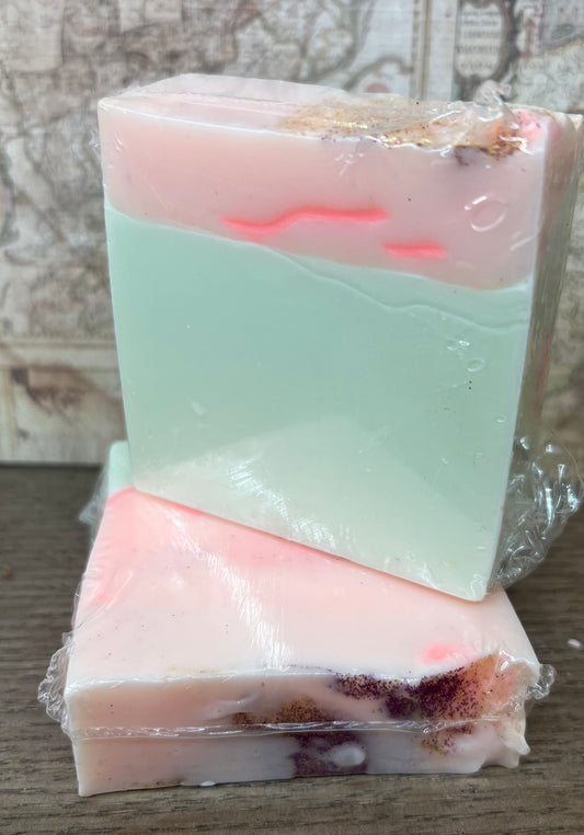 WHITE LINEN FLOWER GOAT MILK SOAP