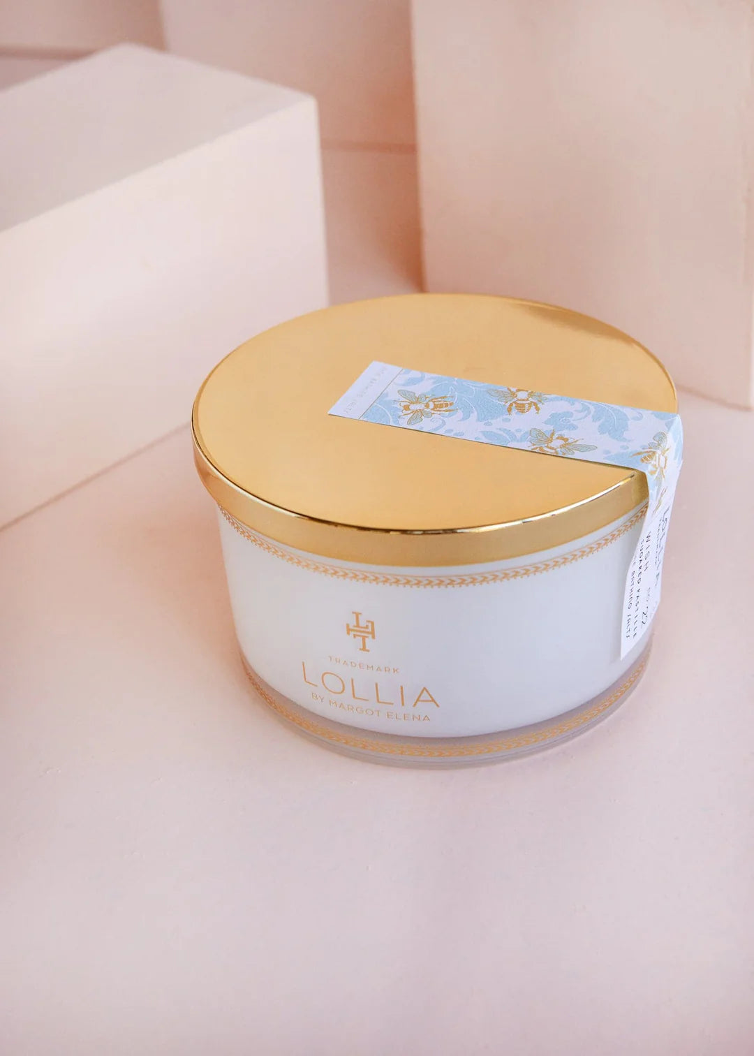 Margot Elena's Imagine Bath Salts are an exquisite addition to her renowned collection of luxurious bath and body products. Top