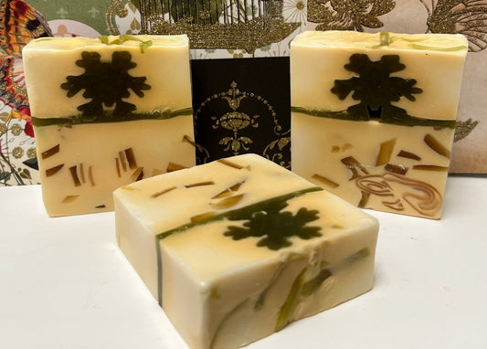 LEMONGRASS & LIME SNOWFLAKES FLAKES GOAT MILK SOAP