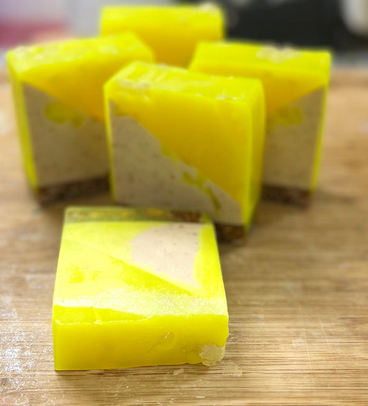 LIMONCELLO CREME CLEAR & OATMEAL SOAP