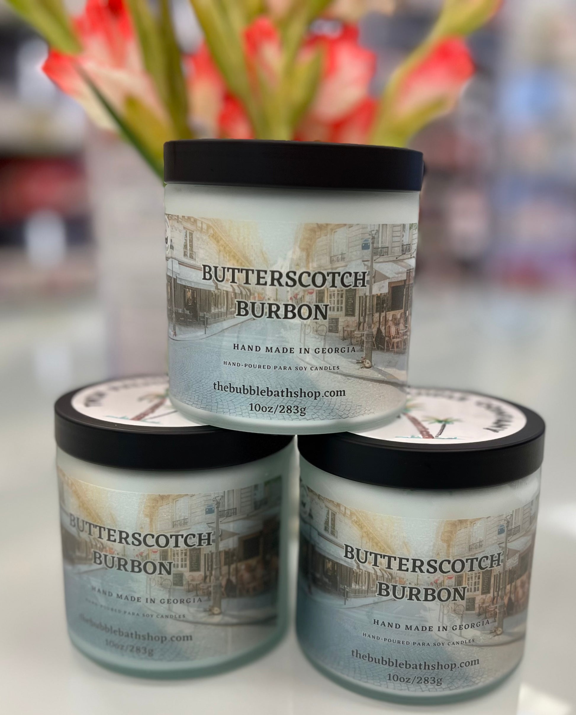 FRONT VIEW CANDLE WITH A SCENE FROM BURBON ST.\
